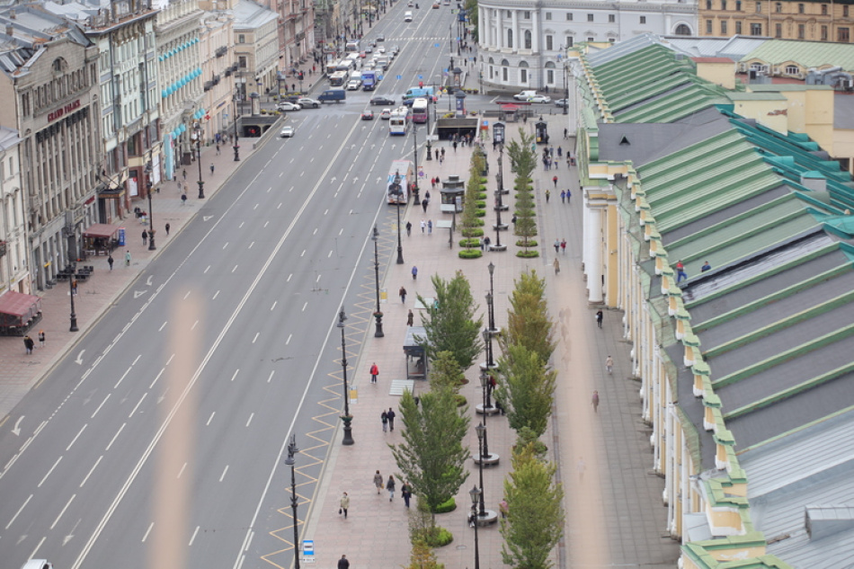 Движение по обновленному Невскому проспекту возобновилось после масштабного ремонта