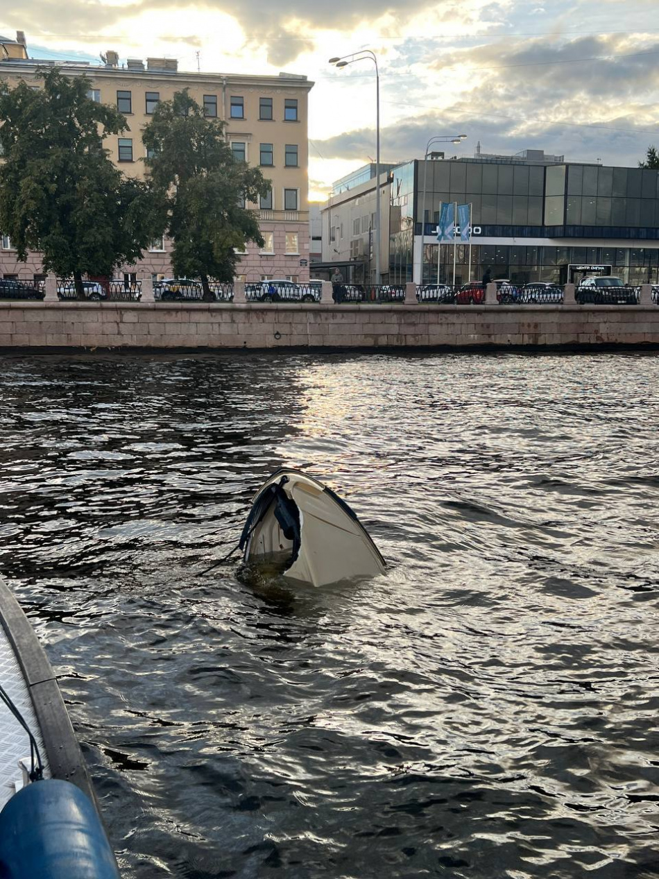 Два гидроцикла столкнулись на Большой Невке в Санкт-Петербурге