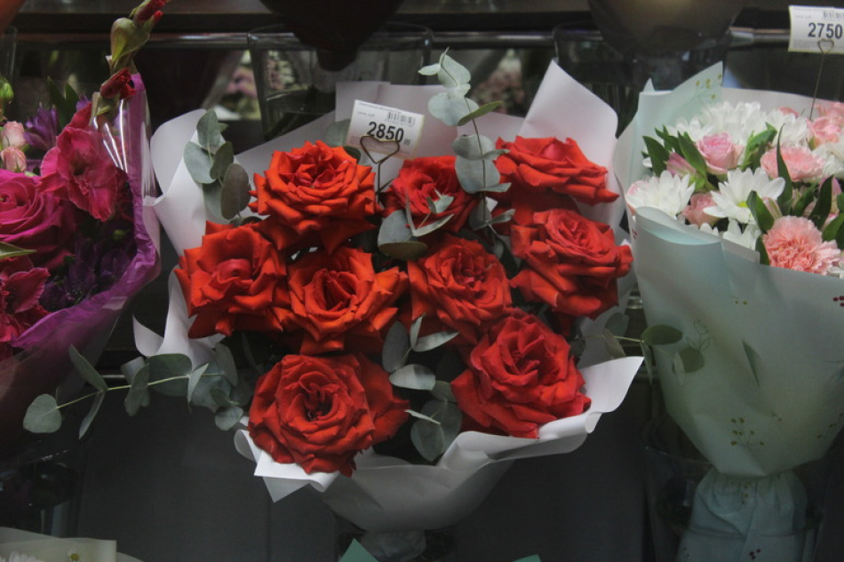 Цены на цветы ко Дню Знаний в Петербурге выросли, родители ищут альтернативы