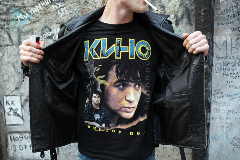 Рома Зверь выступил за включение песен группы Кино в школьную программу