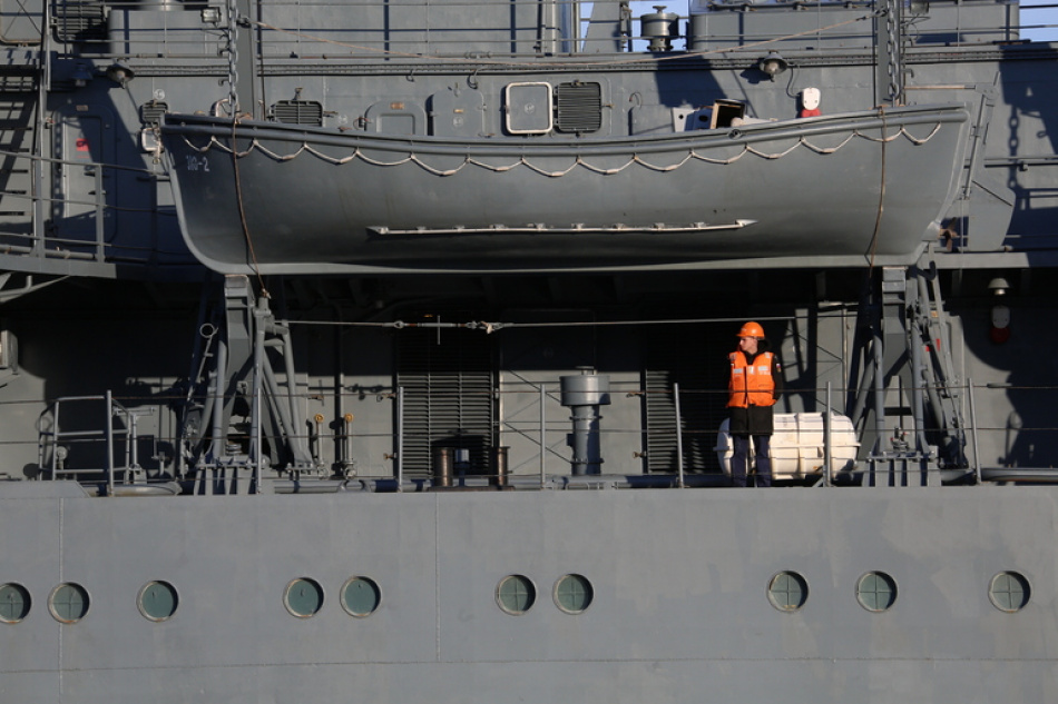 Петербургская компания не завершила отделку десантного корабля для калининградской верфи