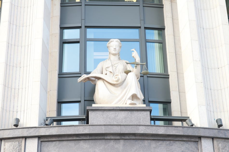 Суд в Петербурге отправил под домашний арест обвиняемого в угрозах подростку через видео в Telegram-канале