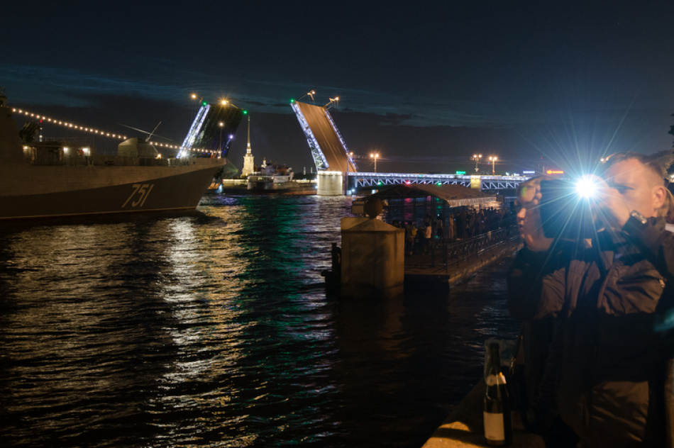 В Петербурге «Поющие мосты» посвятят шоу столетию Аркадия Стругацкого и музыке из «Сталкера»