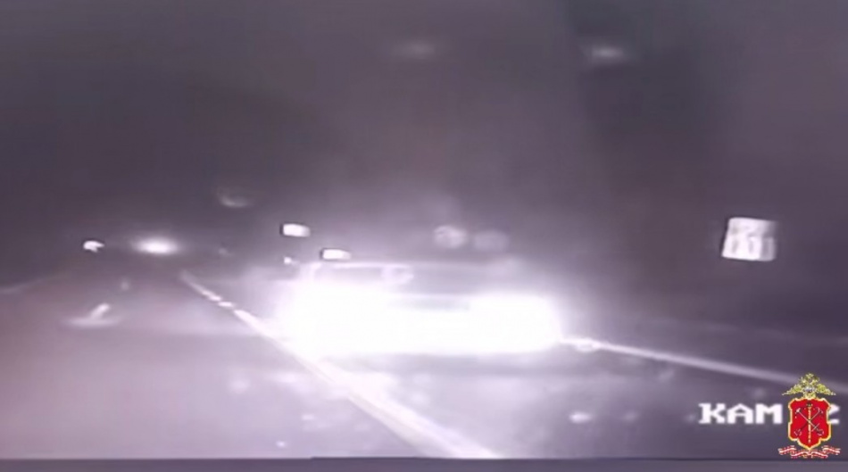 В Ленинградской области правоохранители остановили подростка после погони с применением оружия