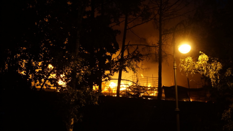 В Луге пожар уничтожил 13 хозяйственных построек в частном секторе