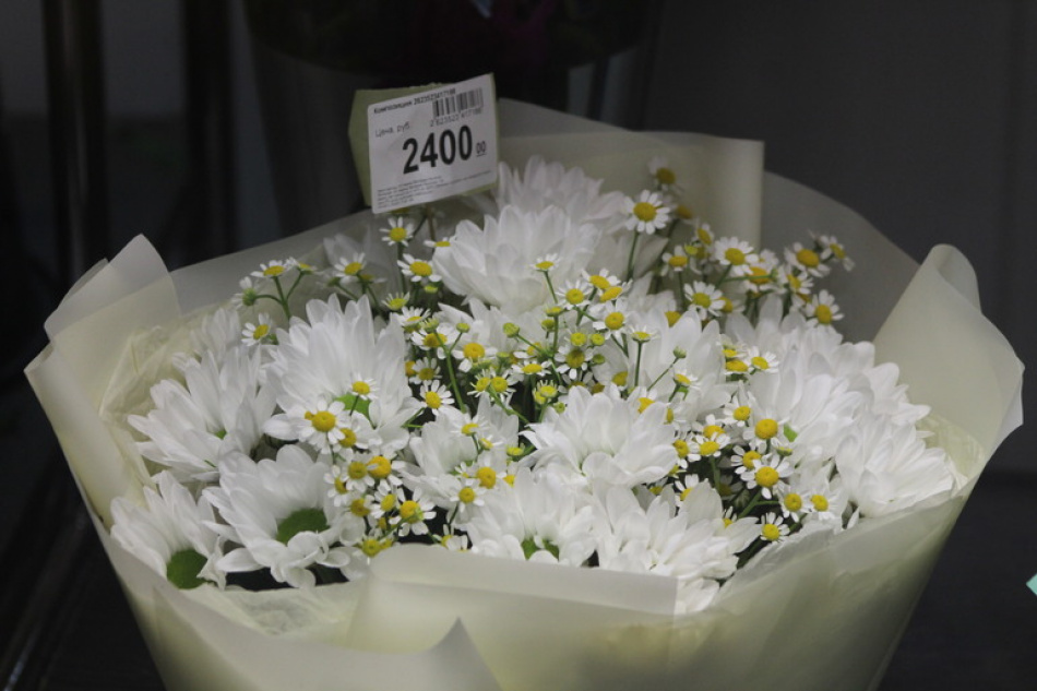 Родителям напомнили о максимальной стоимости подарка учителю ко Дню знаний