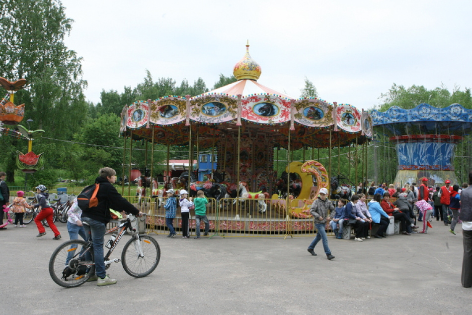 Почти 6 тысяч детей перевезли на летний отдых в Петербурге за три месяца