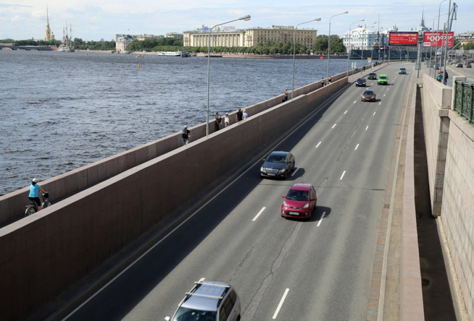 В Кудрово каршеринговый автомобиль перевернулся после столкновения на встречной полосе