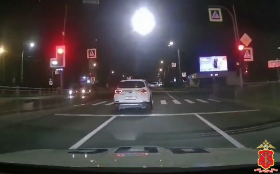 В Петербурге полиция со стрельбой остановила пьяного водителя каршеринга