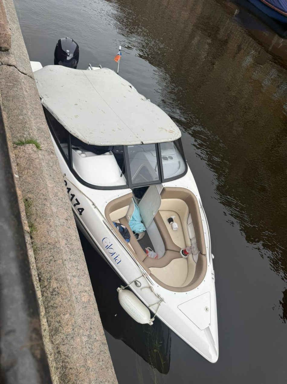 Мужчина погиб при падении с катера в центре Санкт-Петербурга