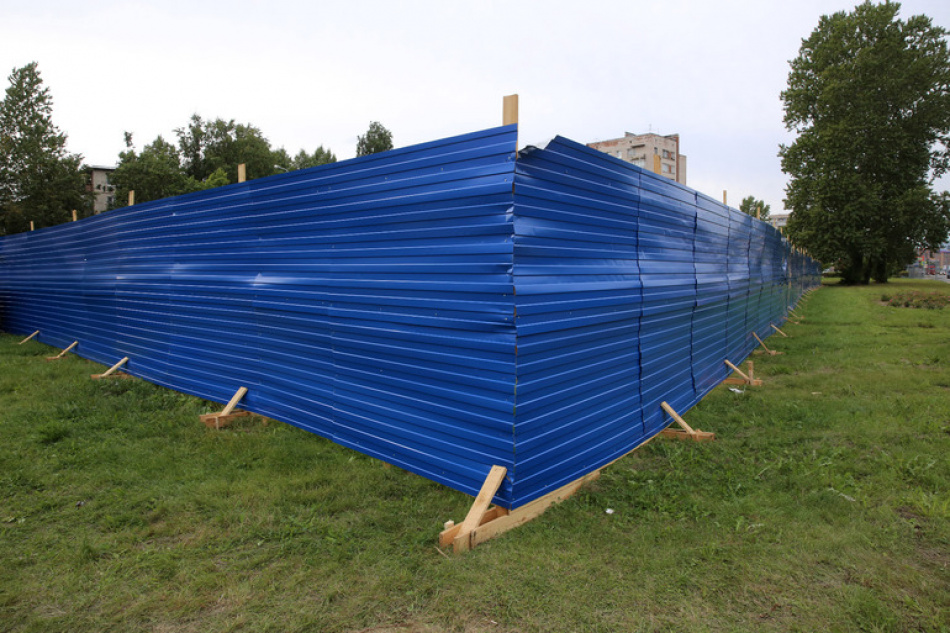 В Ушково убирают незаконную площадку для банкетов на две тысячи квадратов