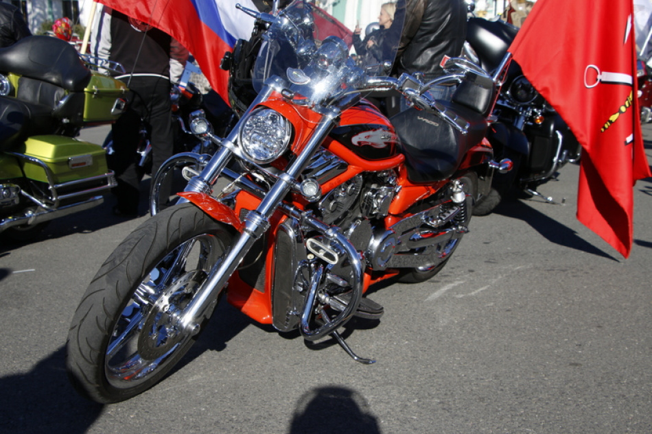 Мотоциклист из Петергофа пострадал в потасовке с водителем на Дачном проспекте