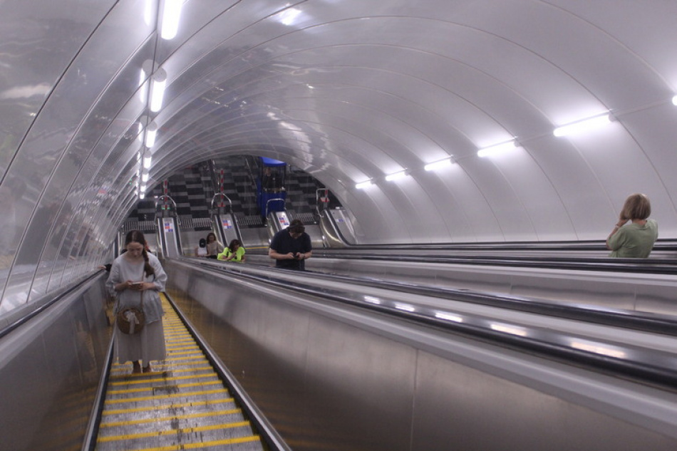 Власти Петербурга обсуждают бесплатный вход в метро при технических сбоях