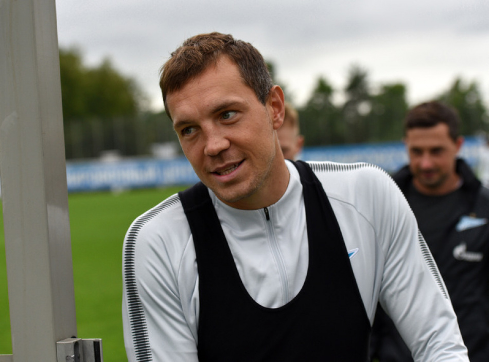 Артем Дзюба с синяком приглашает на дерби Шанхай Дрэгонс и СКА