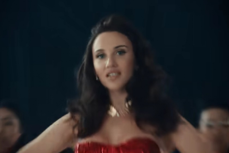 Миа Бойка отмечена как новое имя в моде и готовит свежий альбом