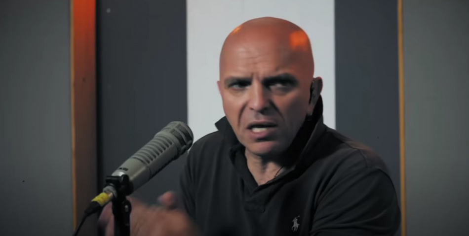 Александр Шоуа посвятил клип памяти погибшего брата в трагедии