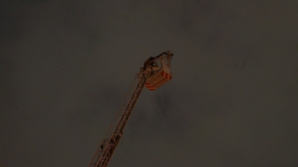 Пожарные несколько часов тушили возгорание на чердаке жилого дома в Петроградском районе