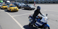 Два мотоциклиста серьезно пострадали в ночных авариях в Петербурге