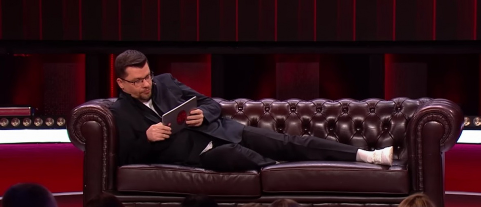 Гарик Харламов удивил участников новым появлением в шоу Титаны