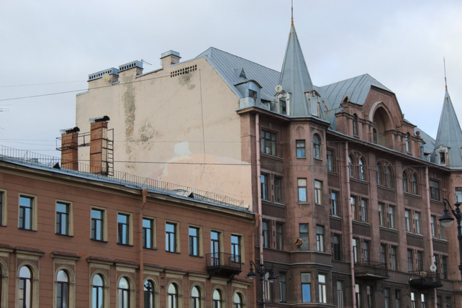 Утренний затор парализовал движение на Лиговском проспекте в Петербурге