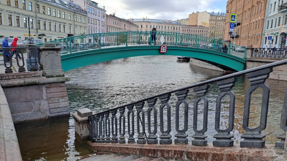 В центре Петербурга ограничили проезд из-за религиозного шествия