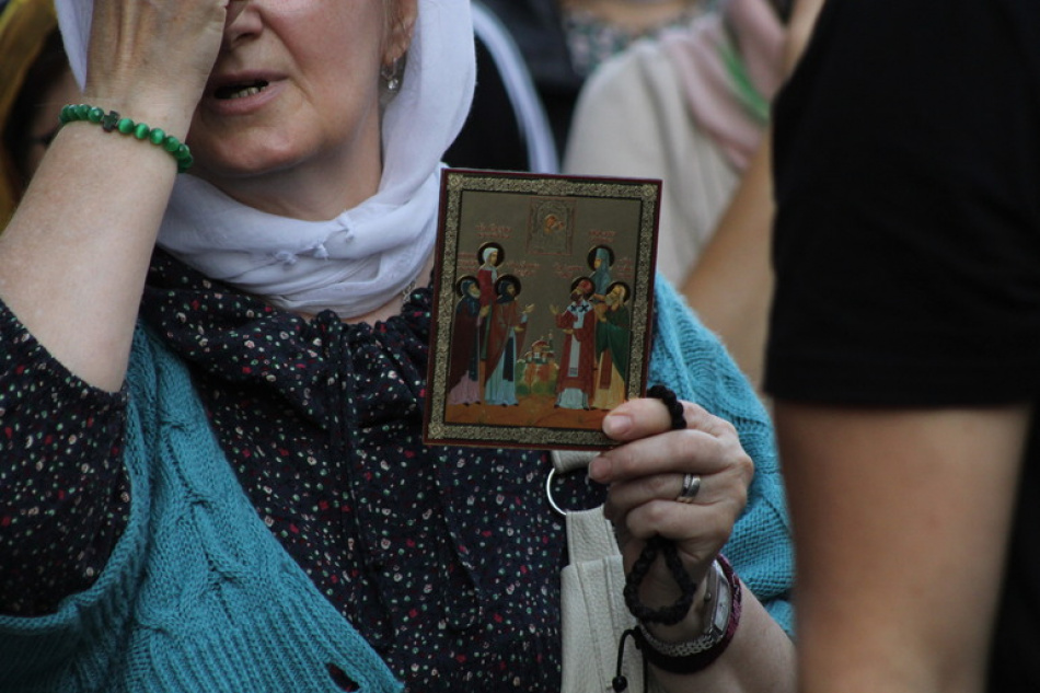 Крестный ход по Невскому прошел без чиновников и политических лозунгов