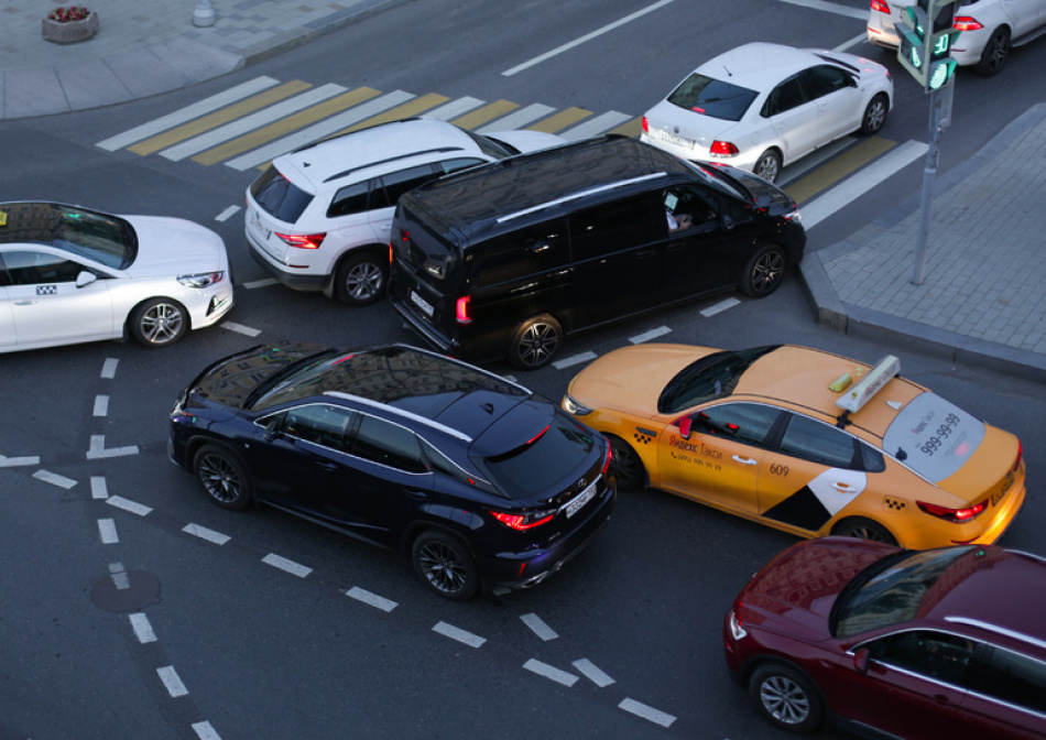 Петербург встал в пробках из-за самоуправства дорожного рабочего на Энергетиков