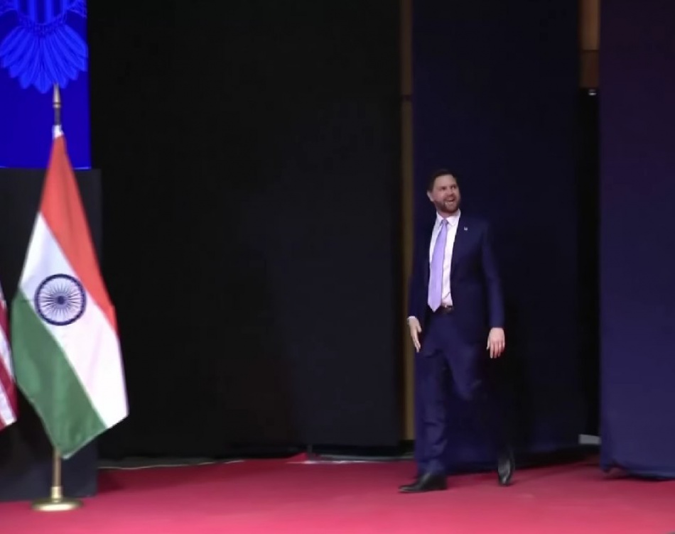 Джей Ди Вэнс временно возглавит шоу Чарли Кирка после трагедии