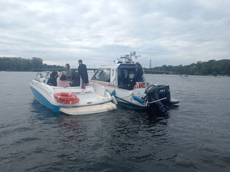 Внеплановые проверки на воде в Петербурге выявили серьезные нарушения