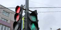 На Крестовском острове установили новый светофор для безопасности пешеходов