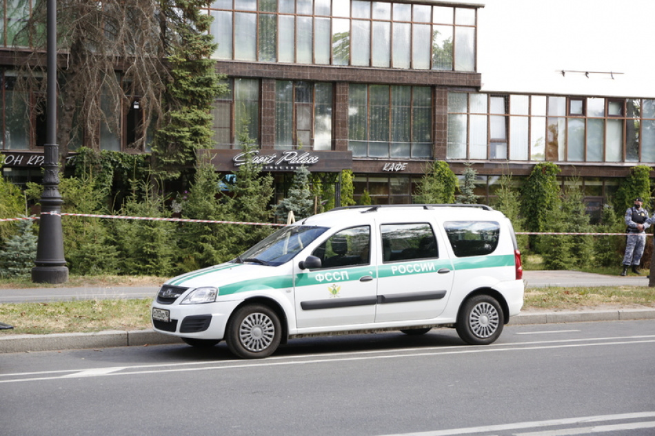 За нападение на пристава на Васильевском острове двое мужчин отправятся в колонию