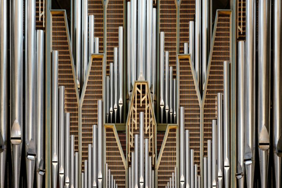 Как устроен орган изнутри: будни мастера Калининградской филармонии
