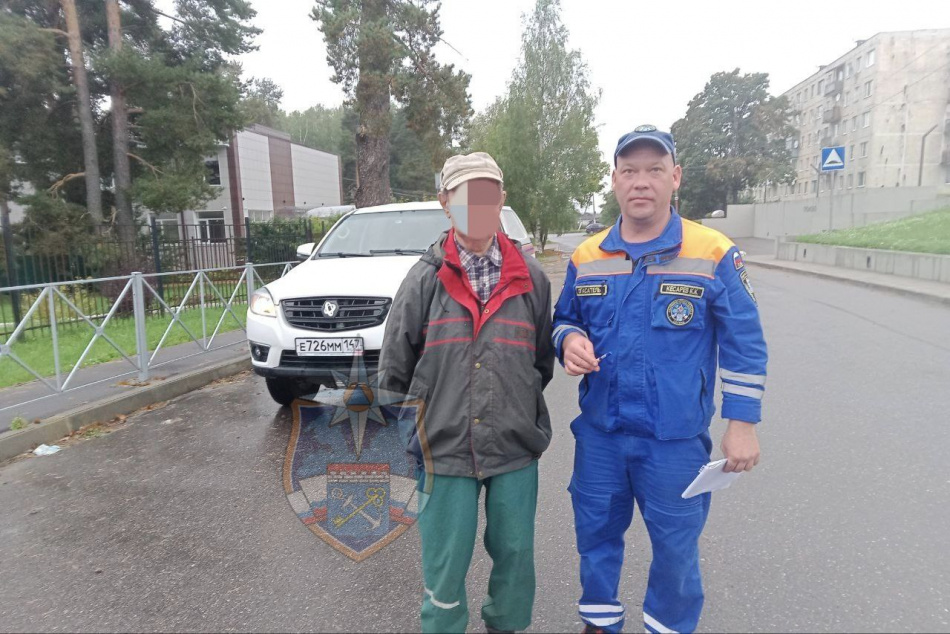 Спасатели в Приозерском районе помогли грибнику вернуться домой