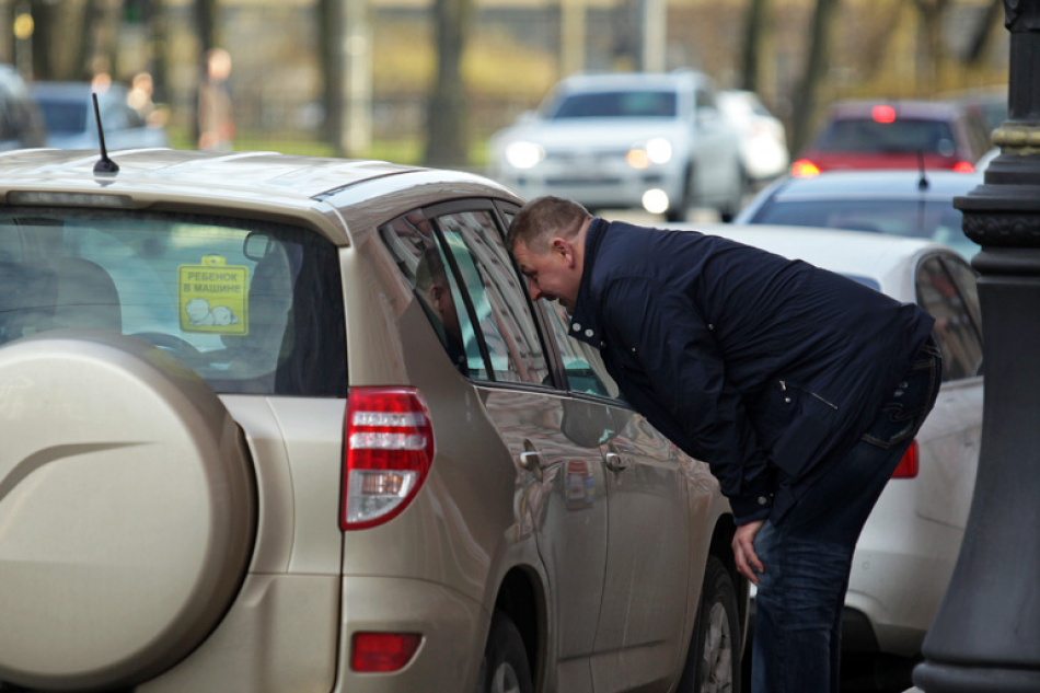 В Эстонии начнут продавать оставленные у границы с Россией машины