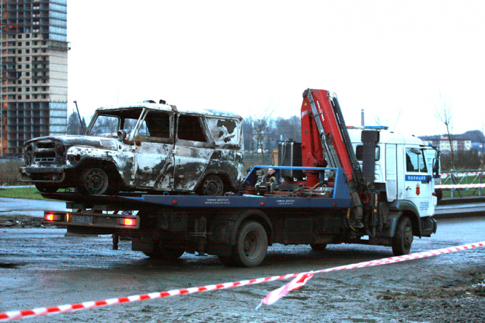 В Калининском районе Петербурга выгорел автомобиль УАЗ