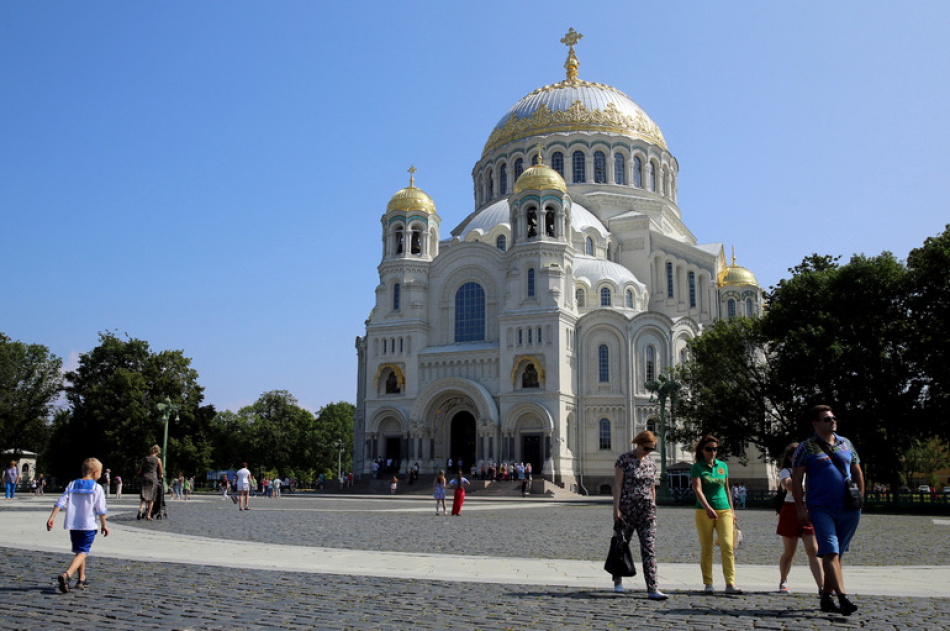 В Кронштадте стартовала выставка плакатов о сохранении культурного наследия