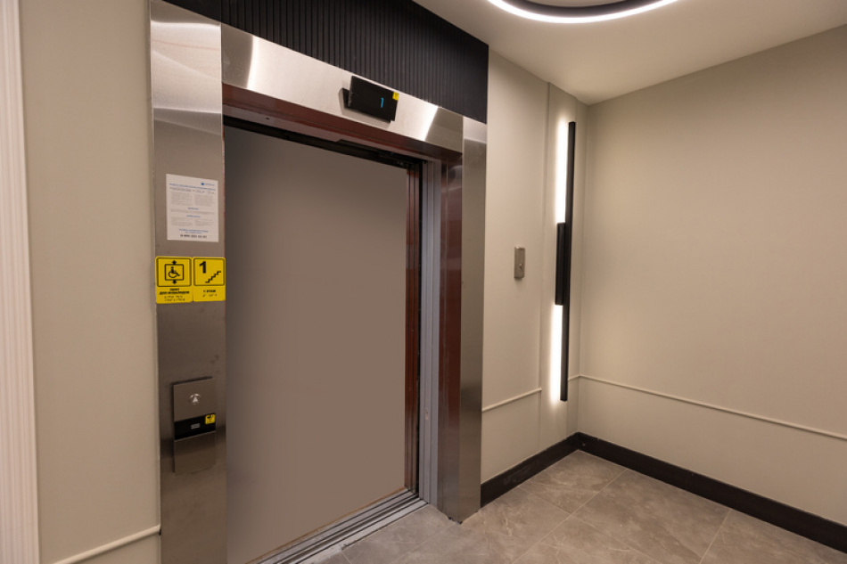 В России завершат программу обновления лифтов к 2030 году