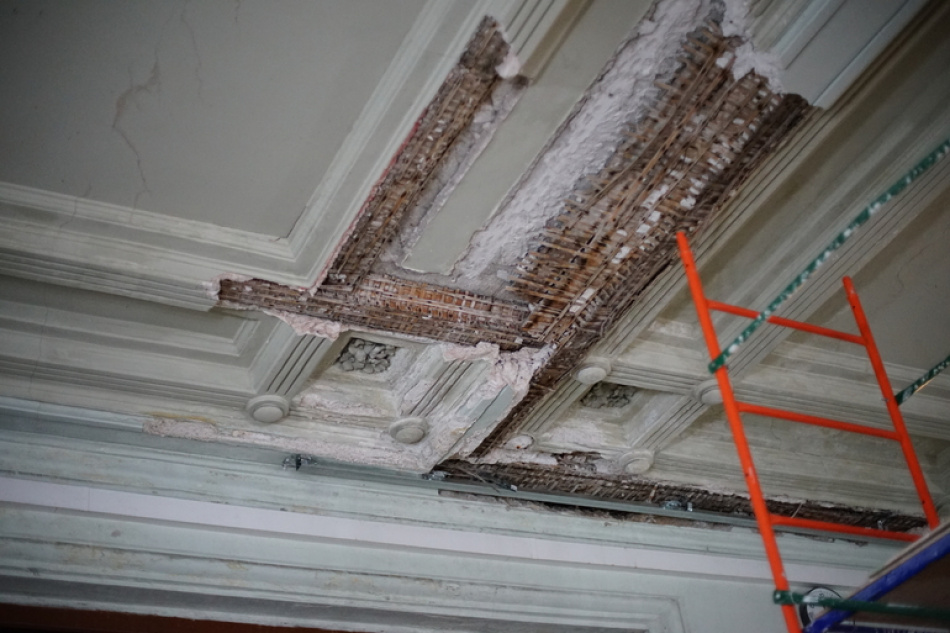 Обрушение потолка в институте Выборга привело к возбуждению уголовного дела о халатности