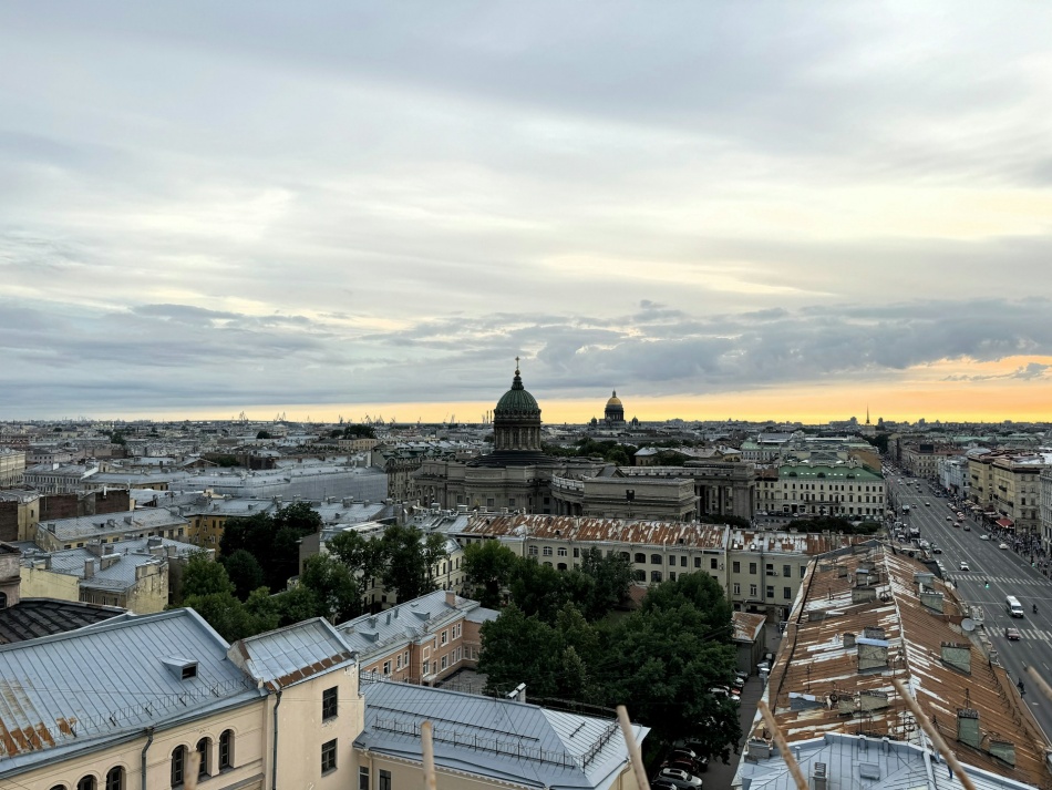 Осенний фестиваль фонтанов, спектакль «Барахло» и Muz Bit Unlock: афиша Петербурга на неделю