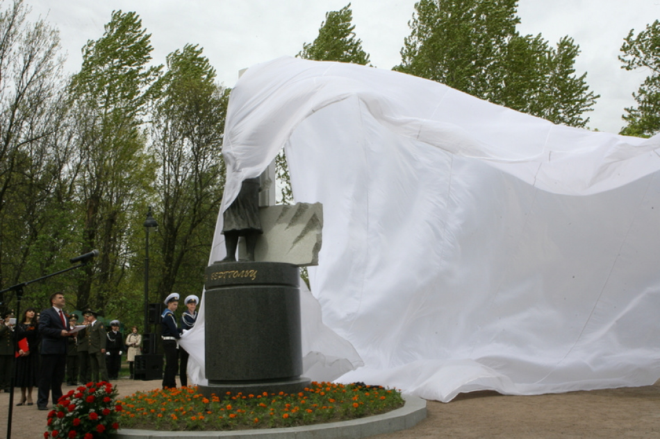 В Петербурге появился памятник матери в годы блокады Ленинграда