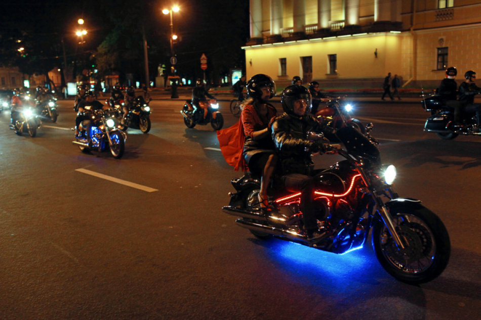 Водитель Renault в Петербурге избежал наказания после ДТП с тяжелыми травмами мотоциклиста