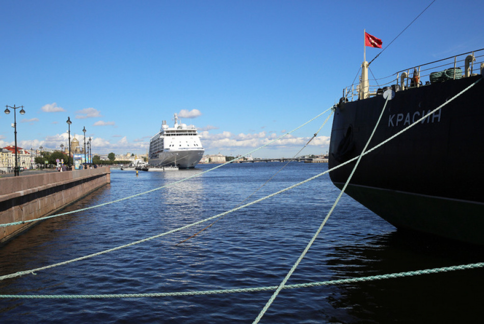 Круизный теплоход впервые причалил у музея «Прорыв» в Ленобласти