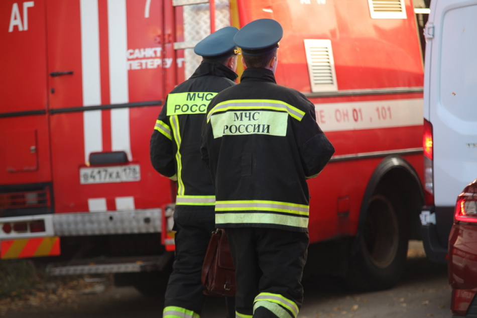 Пожарные оперативно потушили возгорание на балконе многоэтажки во Фрунзенском районе