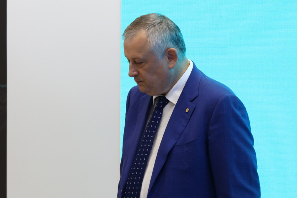 Осеннее затишье на Балтике вдохновляет Дрозденко на размышления и творчество