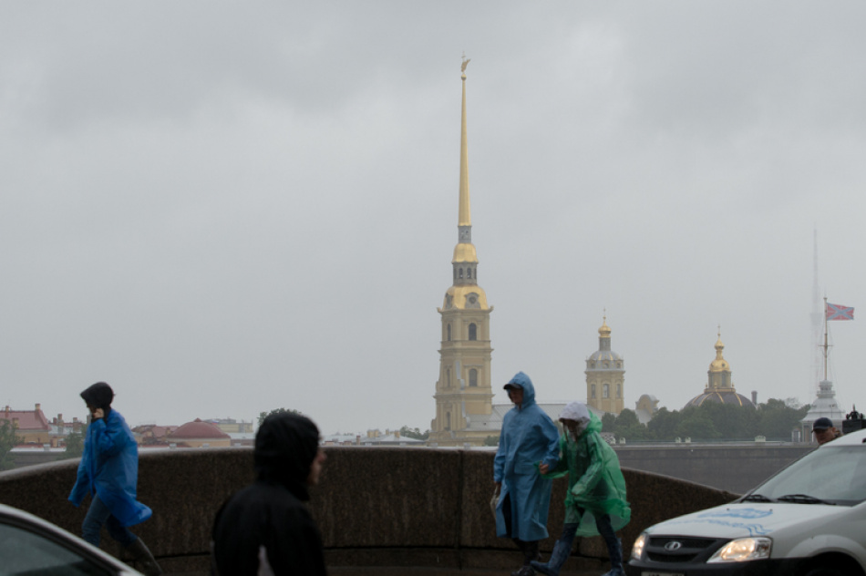 Петербуржцев предупредили о шквалистом ветре во вторник