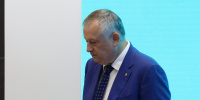 Осеннее затишье на Балтике вдохновляет Дрозденко на размышления и творчество