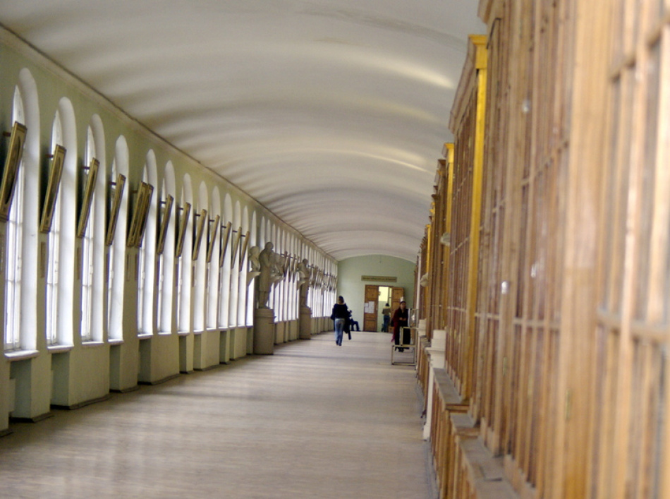 Восемь объектов СПбГУП арестованы по требованию прокуратуры