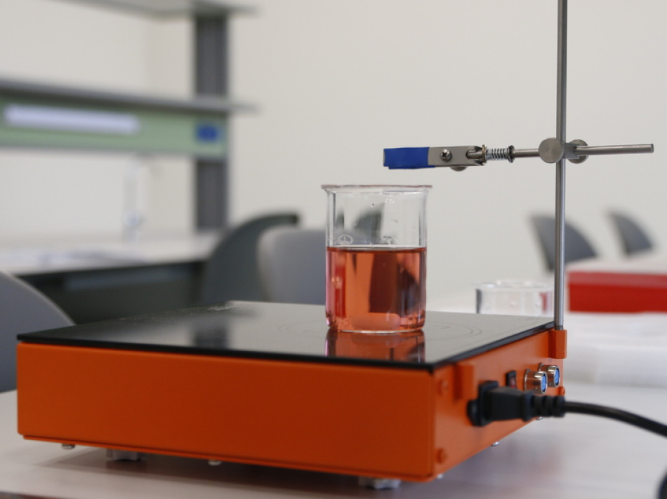 Ученые выяснили, что солнечный материал очищает воду за 30 минут без химии и затрат