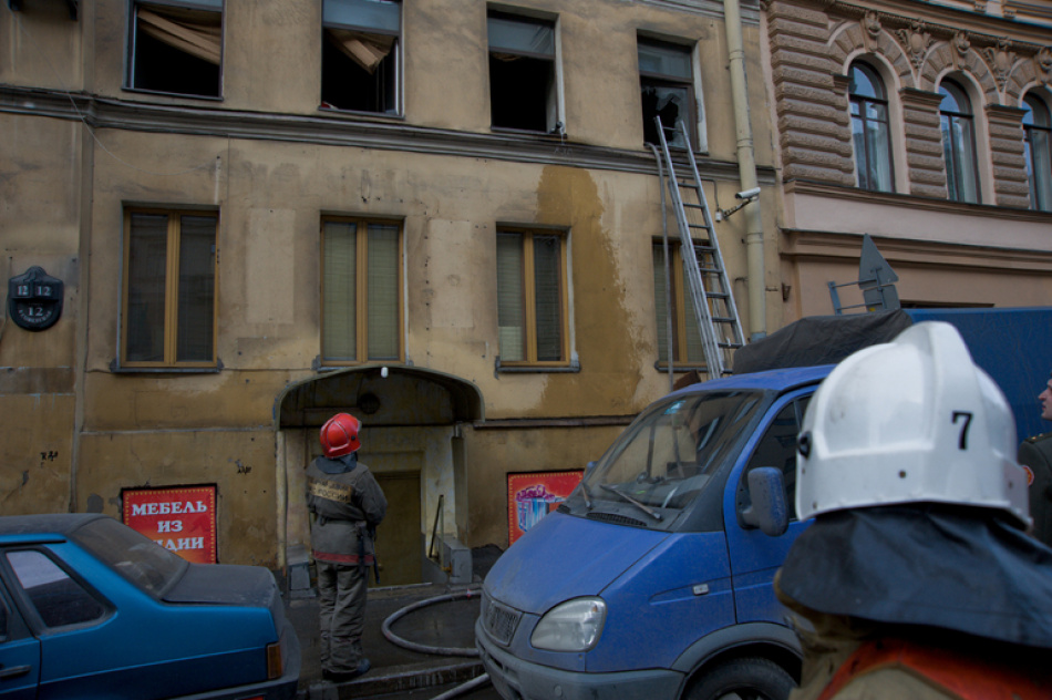 Пожарные потушили возгорание в квартире на Петроградской стороне