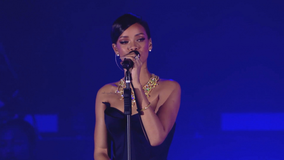 Рианна представила имя новорожденной дочери и поделилась первым снимком